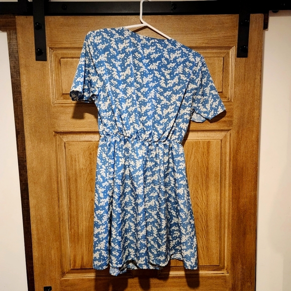 ROMWE Blue and white floral dress - Picture 3 of 3